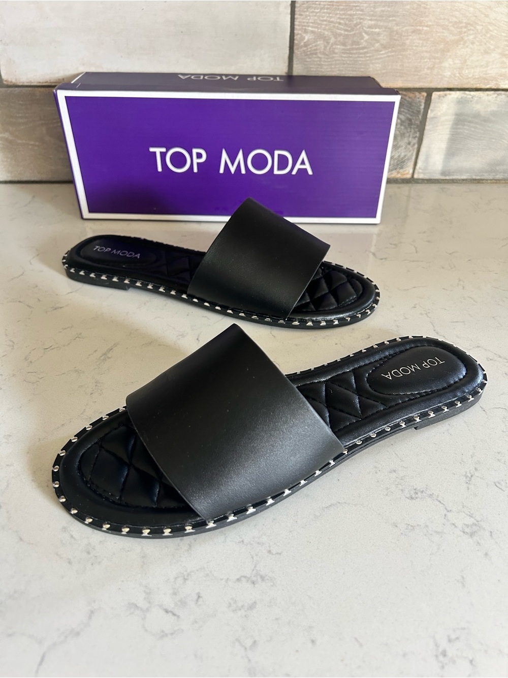 NIB Top Moda Studded Black Faux Leather Slide Sandals Size 9